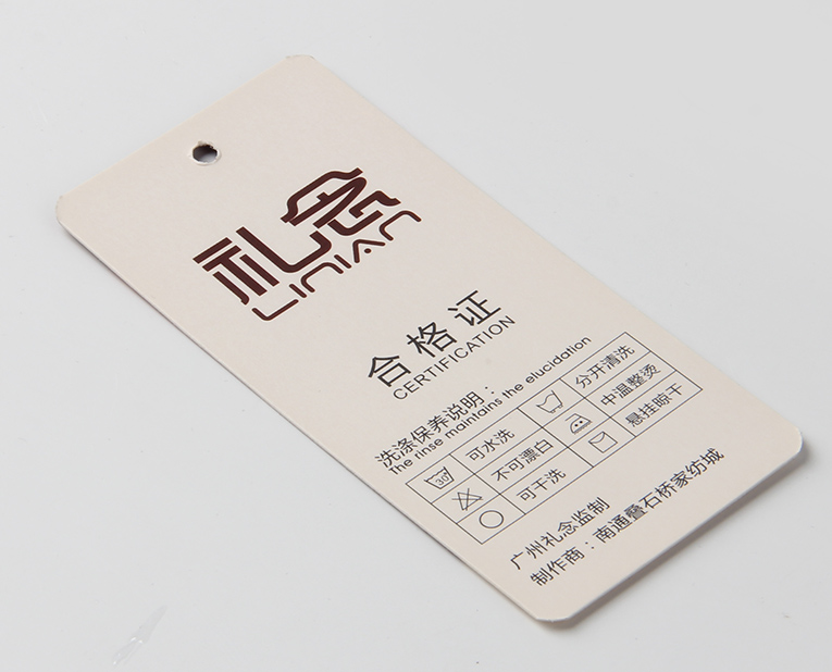 t恤吊牌廠的老師傅急急忙忙買來新的油墨，就是為了透明度