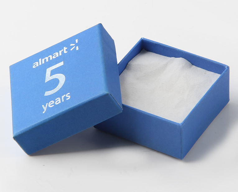 耳環(huán)的包裝盒如果在訂做時(shí)使用快速固著的油墨，效率1倍以上！