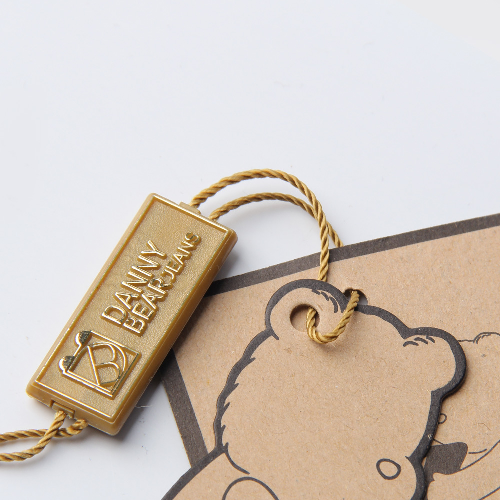 廣交會(huì)上，牛仔褲吊牌工廠如臨大敵，遇見旗鼓相當(dāng)?shù)膶?duì)手