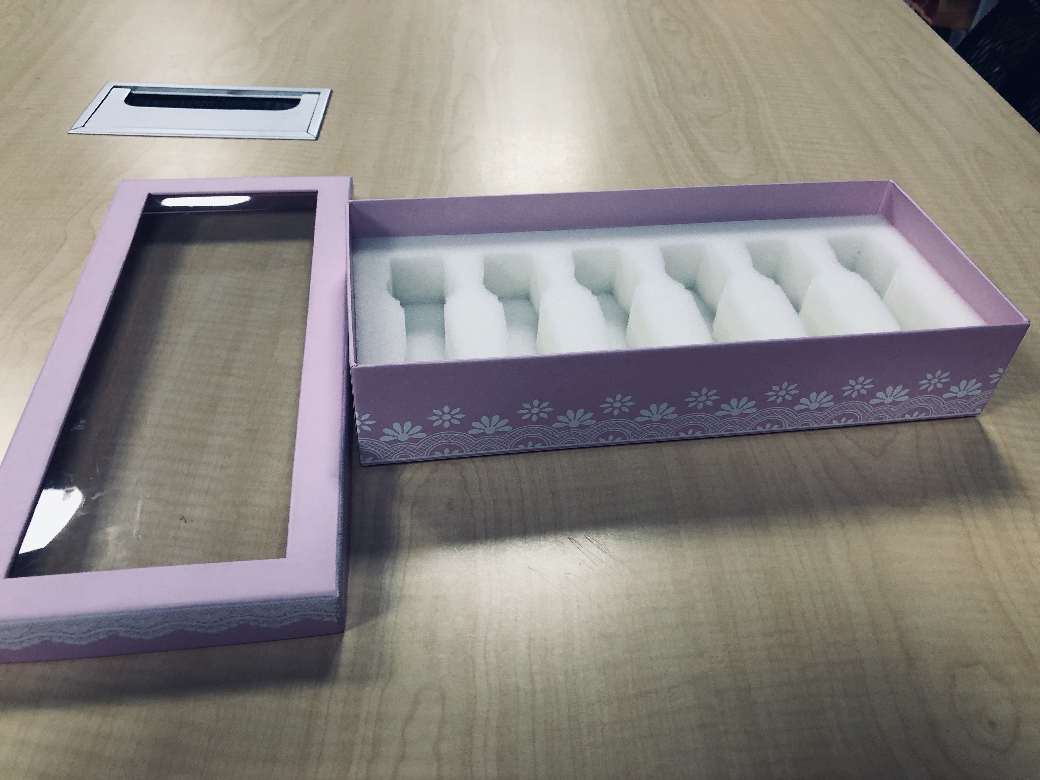 保健品禮品盒廠給你介紹超大型開窗的利弊 保健品禮品盒廠給你介紹超大型開窗的利弊