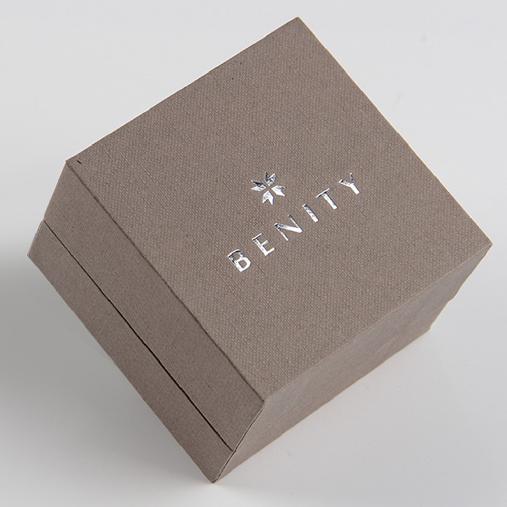 這個短板導(dǎo)致中纖板慢慢淡出了手表包裝盒廠市場